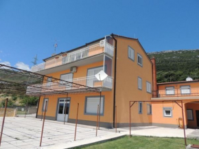Отель Apartments with a parking space Kastel Stari, Kastela - 12104  Каштел Камбеловац